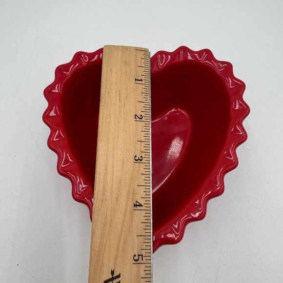 Chantal Heart Shaped Scalloped Baking Molds 1 1/4 Cup Three pieces - Picture 4 of 10